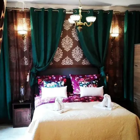 Central Apartments بوزنان